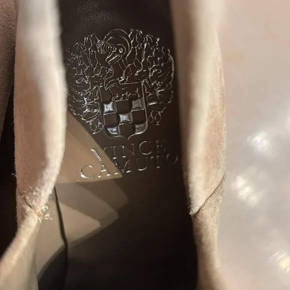 Vince Camuto Gigietta Tan Suede Leather Ankle Bootie - Size 7