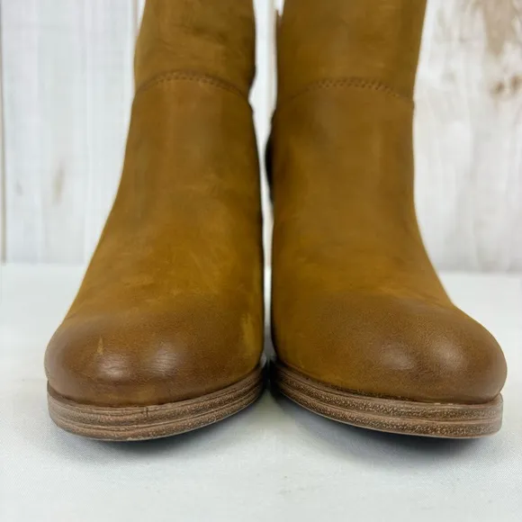 Vince Camuto Helyn Ankle Bootie Nubuck Leather Slip-On Boots NIB Brown Size 9