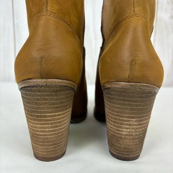 Vince Camuto Helyn Ankle Bootie Nubuck Leather Slip-On Boots NIB Brown Size 9