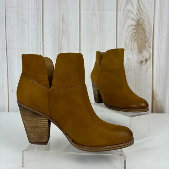 Vince Camuto Helyn Ankle Bootie Nubuck Leather Slip-On Boots NIB Brown Size 9