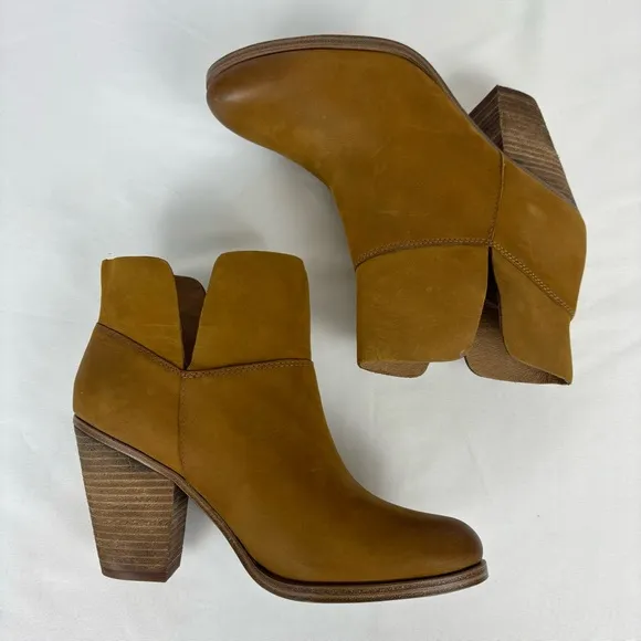 Vince Camuto Helyn Ankle Bootie Nubuck Leather Slip-On Boots NIB Brown Size 9