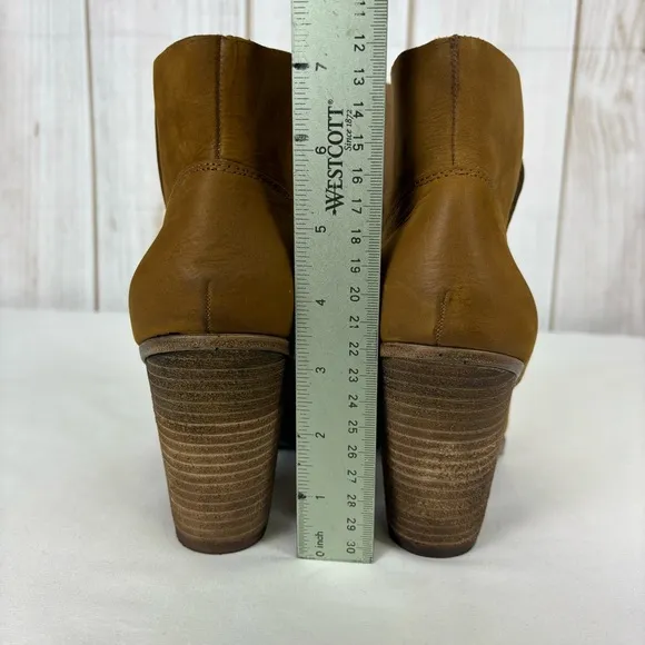 Vince Camuto Helyn Ankle Bootie Nubuck Leather Slip-On Boots NIB Brown Size 9
