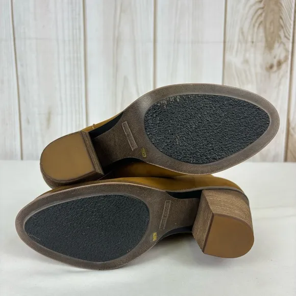 Vince Camuto Helyn Ankle Bootie Nubuck Leather Slip-On Boots NIB Brown Size 9