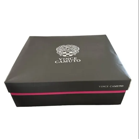 Vince Camuto Quindele Women’s Petit Sirah Heeled Boots with Sleek Design 7.5 M