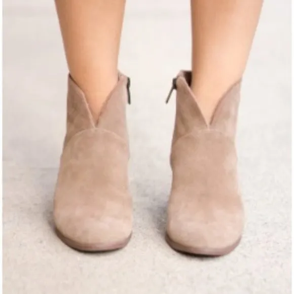 Vince Camuto Womens Franell Suede Ankle Booties, Tan, Size 8.5M