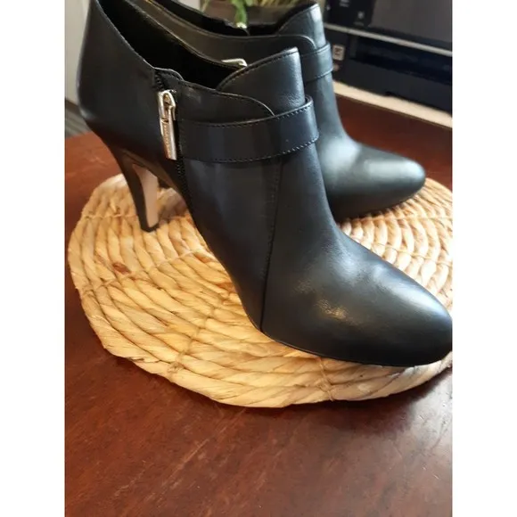 Vince Camuto Women's Size 10M VP-Vonilesa Black Silky Leather Ankle Boots