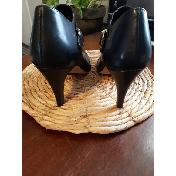 Vince Camuto Women's Size 10M VP-Vonilesa Black Silky Leather Ankle Boots