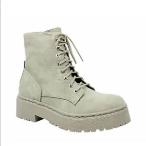Wanted Walker Boots NEW