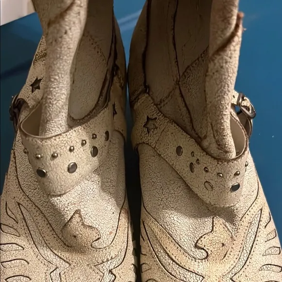 White Western-Style Women's Bootstrap is
