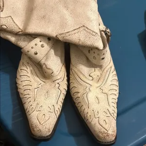 White Western-Style Women's Bootstrap is