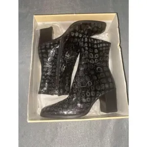 Women's Charles David Black Leather Boots Size 6