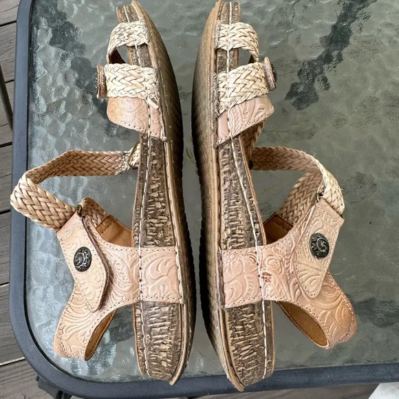 WOMEN'S L'ARTISTE | ATIRA CORKED SANDALS WITH BACK STRAP | TAN Sz 40 Or 8