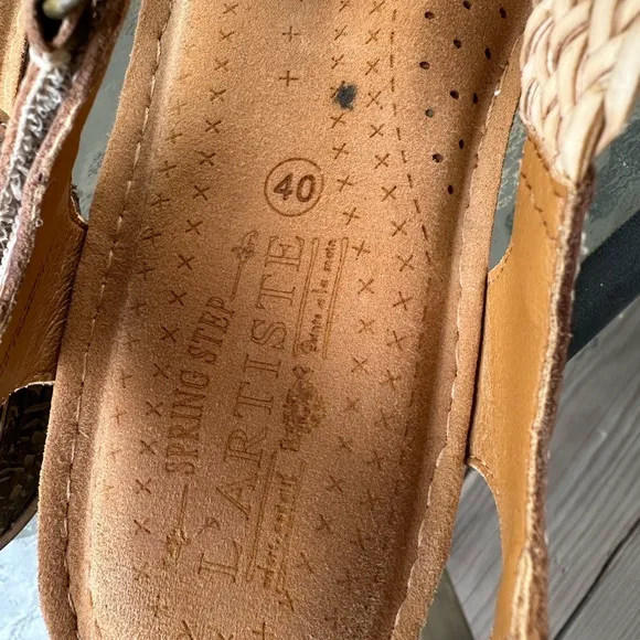 WOMEN'S L'ARTISTE | ATIRA CORKED SANDALS WITH BACK STRAP | TAN Sz 40 Or 8