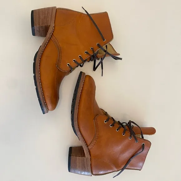 Women’s Red Wing Tan Lace Up Herled Boots with Stitched Welt - Size 9