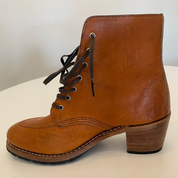 Women’s Red Wing Tan Lace Up Herled Boots with Stitched Welt - Size 9
