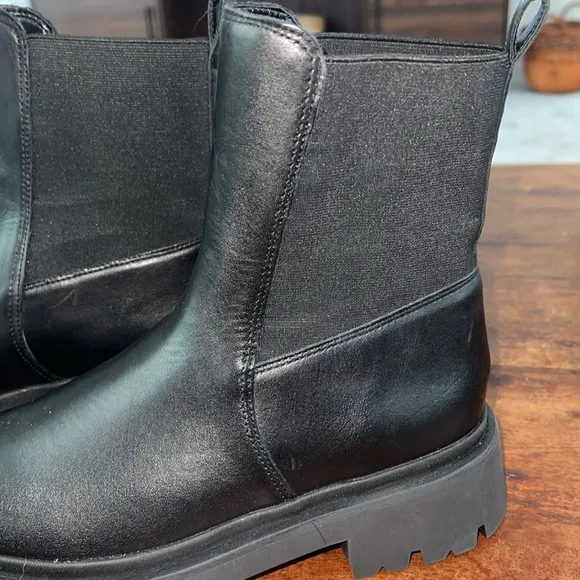 Women’s Schutz NIB Billie black Leather pull on ankle height boots , sz 6.5