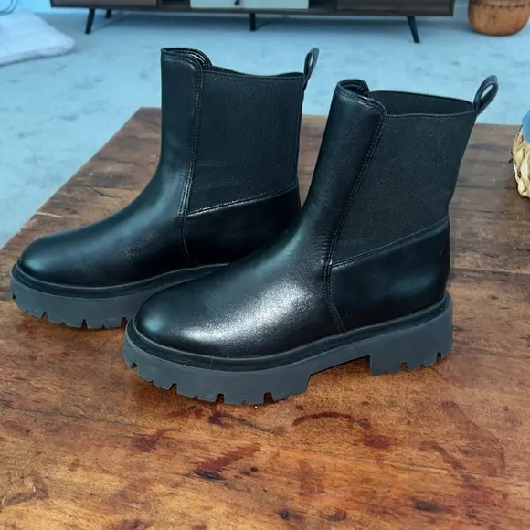 Women’s Schutz NIB Billie black Leather pull on ankle height boots , sz 6.5