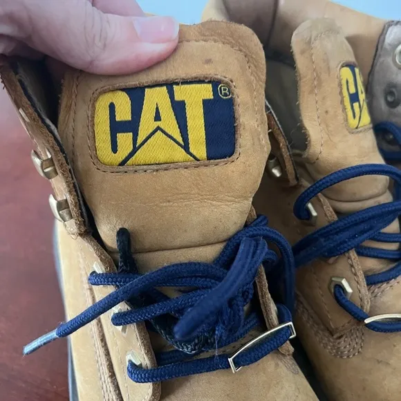Women’s size 7 Caterpillar steel-toed work boots- W