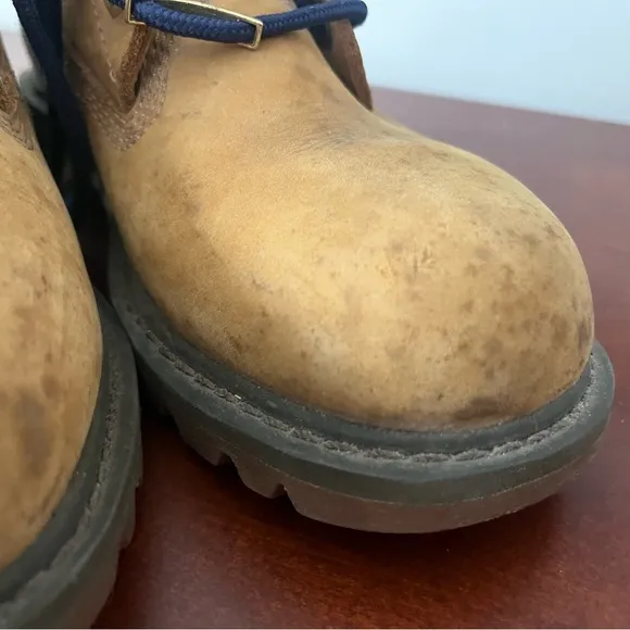 Women’s size 7 Caterpillar steel-toed work boots- W