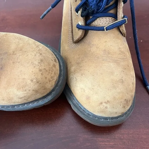 Women’s size 7 Caterpillar steel-toed work boots- W