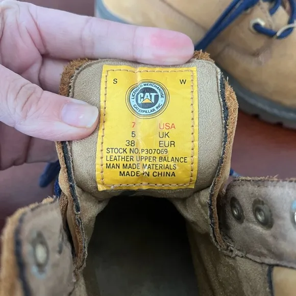 Women’s size 7 Caterpillar steel-toed work boots- W