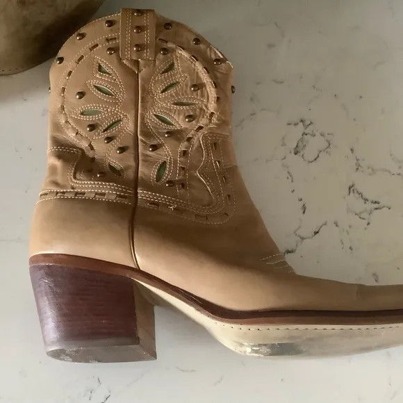 Women’s western cowboy boots embroidered leather with studs Sz 10 Made in Italy