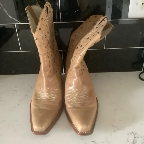 Women’s western cowboy boots embroidered leather with studs Sz 10 Made in Italy