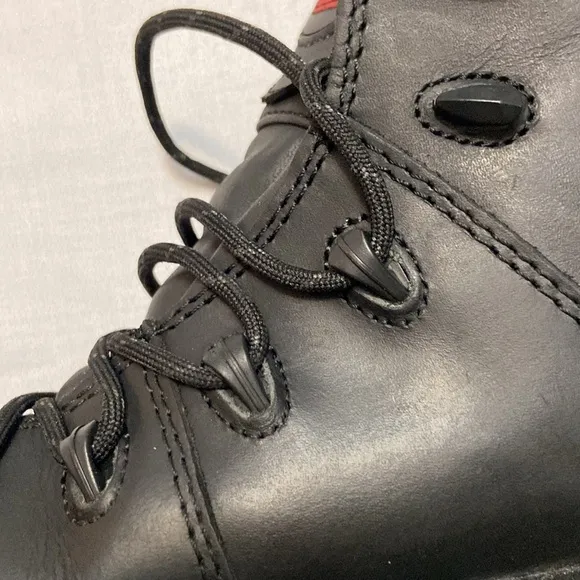 Work Boots- Mens Black Leather Waterproof Work-boots - NEW In Box! Size 11.5 W