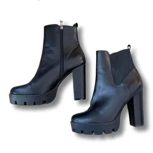 X2B Block Heel Zip Chelsea Boot
