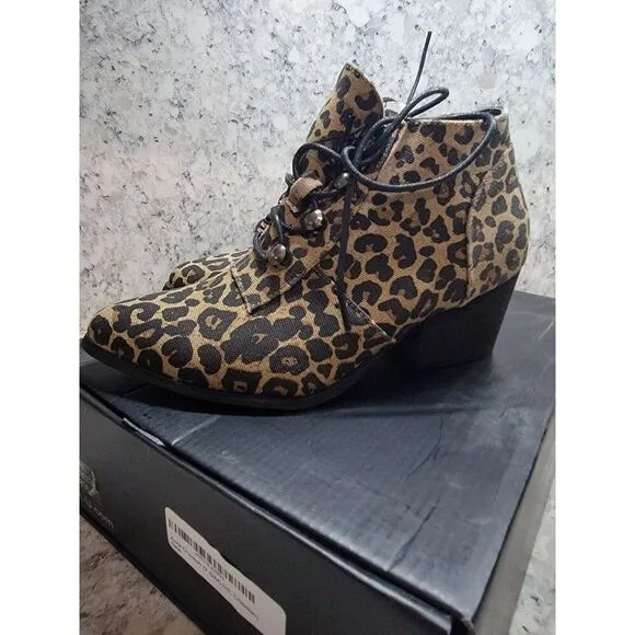 YRU Boots Size 7 Aura Cheetah Killer Pointy Toe Lace Up Western Ankle NIB