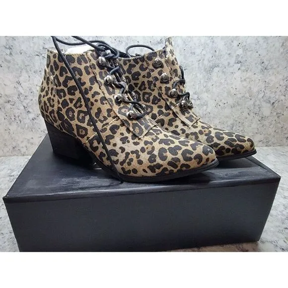 YRU Boots Size 7 Aura Cheetah Killer Pointy Toe Lace Up Western Ankle NIB