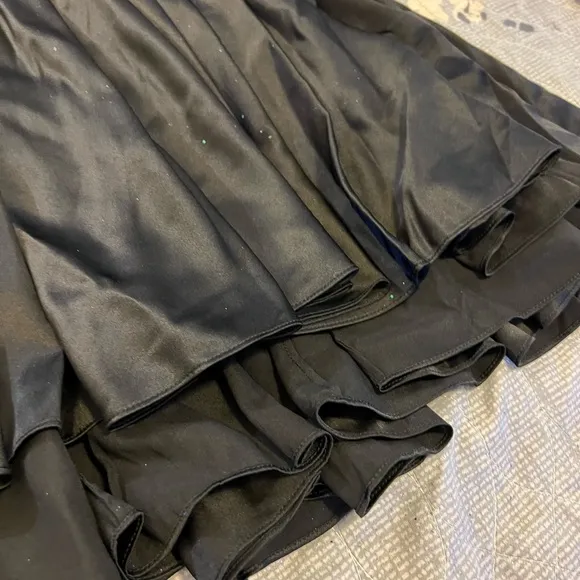 ZAC POSEN ❤️💋FUN SEXY FLIRTY SKIRT💋❤️SIZE COLOR BLACK SILK BLEND FLOWY 6 542