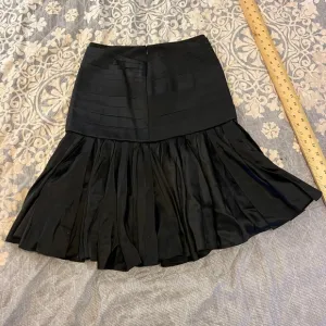 ZAC POSEN ❤️💋FUN SEXY FLIRTY SKIRT💋❤️SIZE COLOR BLACK SILK BLEND FLOWY 6 542