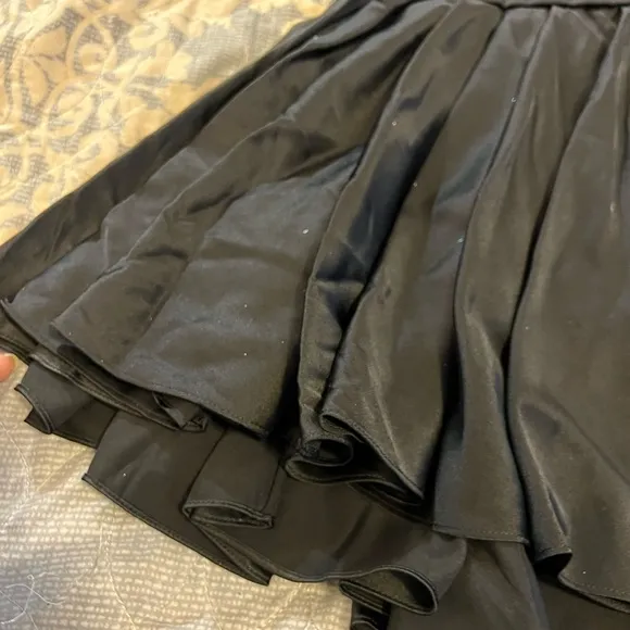 ZAC POSEN ❤️💋FUN SEXY FLIRTY SKIRT💋❤️SIZE COLOR BLACK SILK BLEND FLOWY 6 542