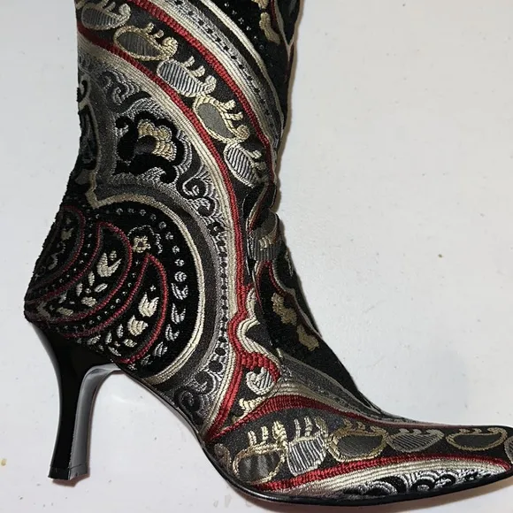 Zeyzani women’s boots Pre-owned EUC Size 7 Multicolored tapestry