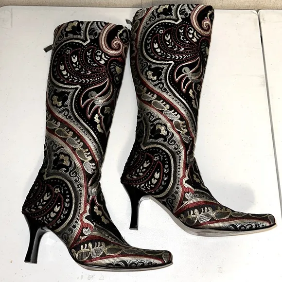 Zeyzani women’s boots Pre-owned EUC Size 7 Multicolored tapestry