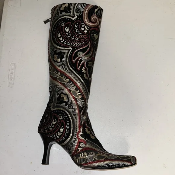 Zeyzani women’s boots Pre-owned EUC Size 7 Multicolored tapestry