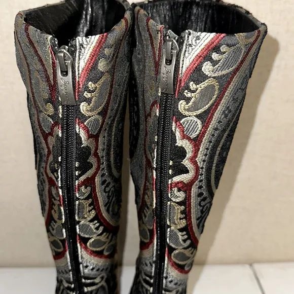 Zeyzani women’s boots Pre-owned EUC Size 7 Multicolored tapestry