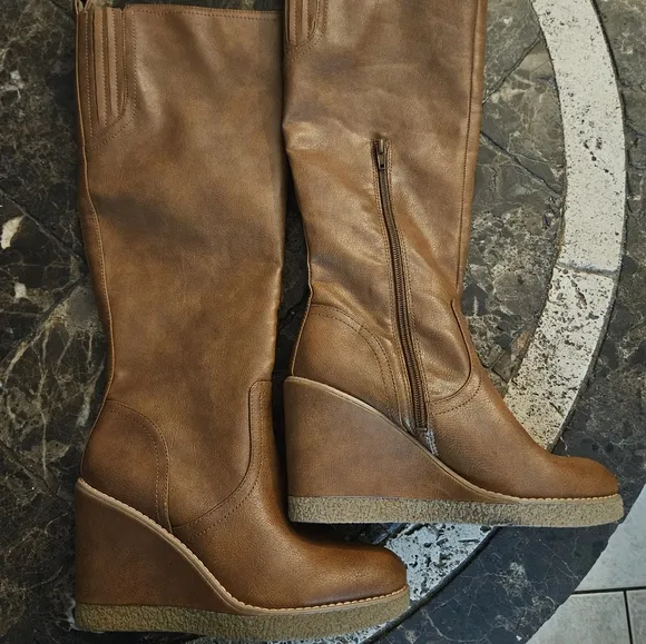 Zodiac Iggy Round Toe Wedge Womens Size 7 M Casual Boots NEW