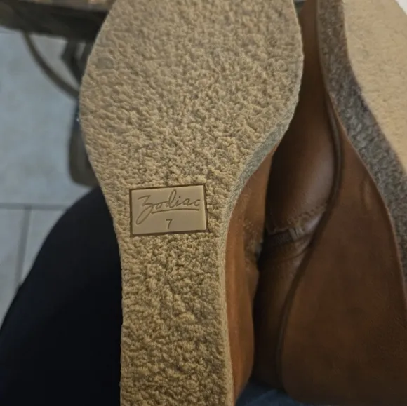 Zodiac Iggy Round Toe Wedge Womens Size 7 M Casual Boots NEW